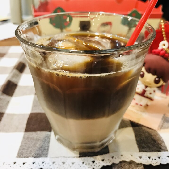 混ぜるのが楽しい♡二層のアイスカフェモカ